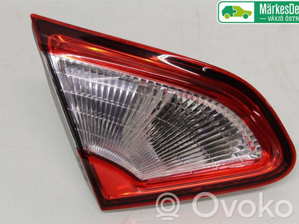 Nissan Qashqai+2 Lampy tylnej klapy bagażnika 