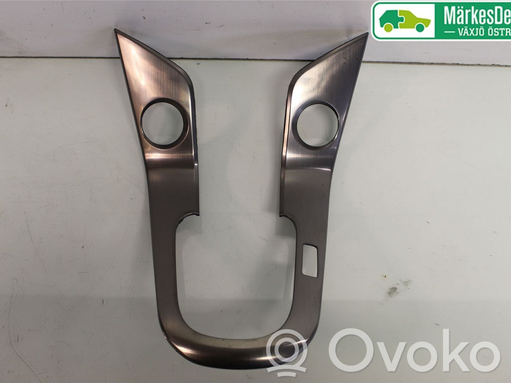 Chevrolet Cruze Radio/GPS head unit trim 
