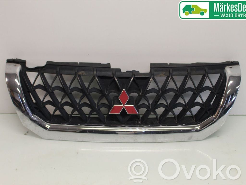 Mitsubishi Pajero Maskownica / Grill / Atrapa górna chłodnicy 
