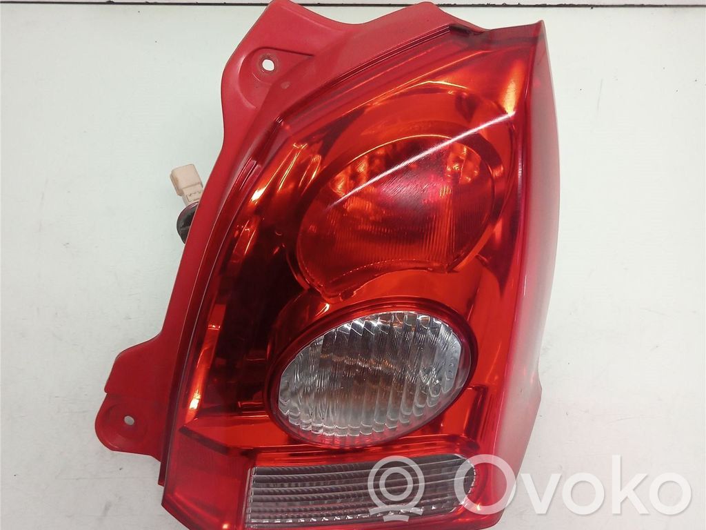 Suzuki Alto Aizmugurējā luktura detaļa 