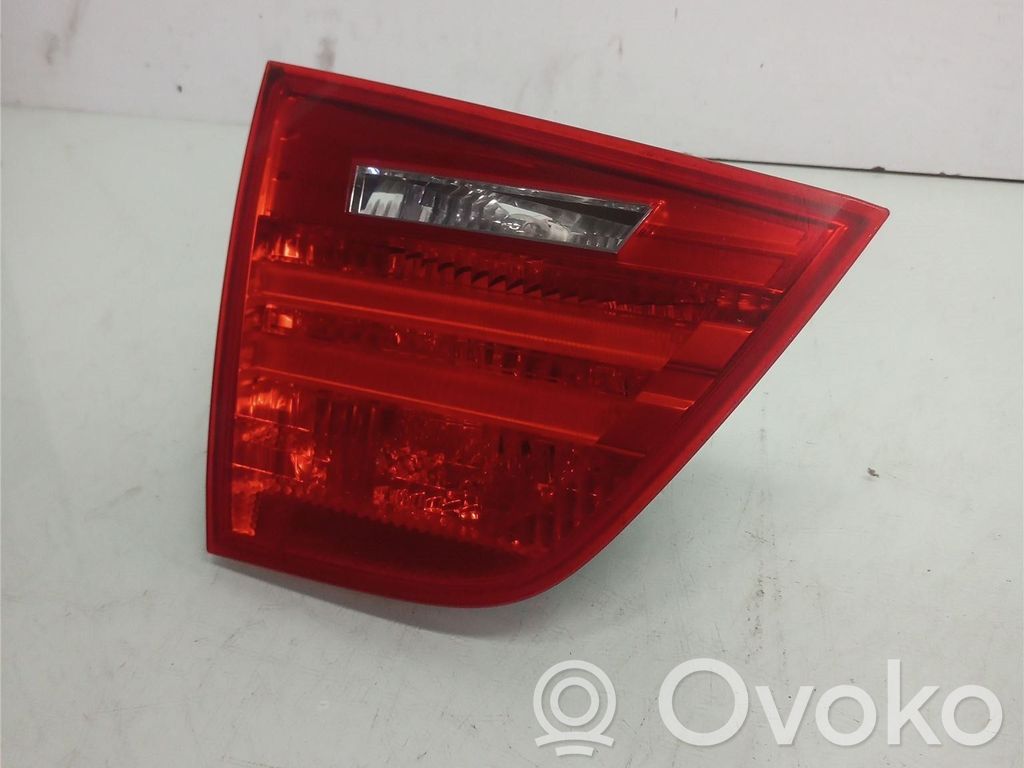 BMW 3 E90 E91 Aizmugurējais lukturis pārsegā 