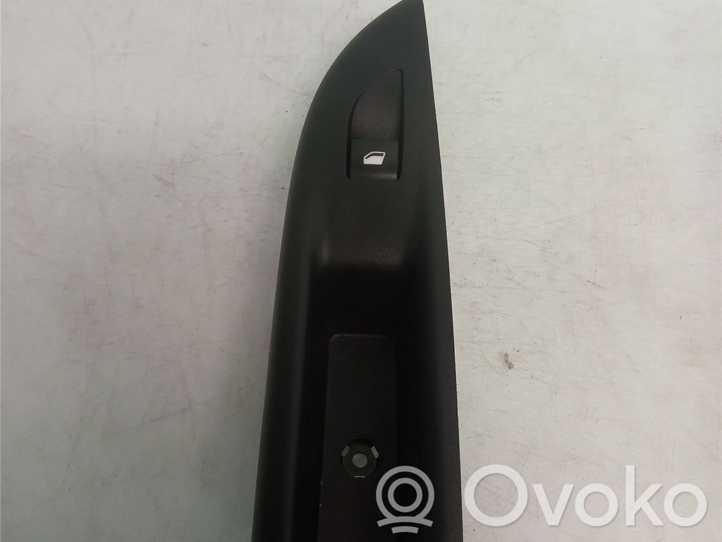 Opel Mokka B Electric window control switch 