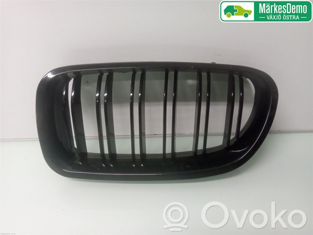 BMW 5 F10 F11 Kratka dolna zderzaka przedniego 