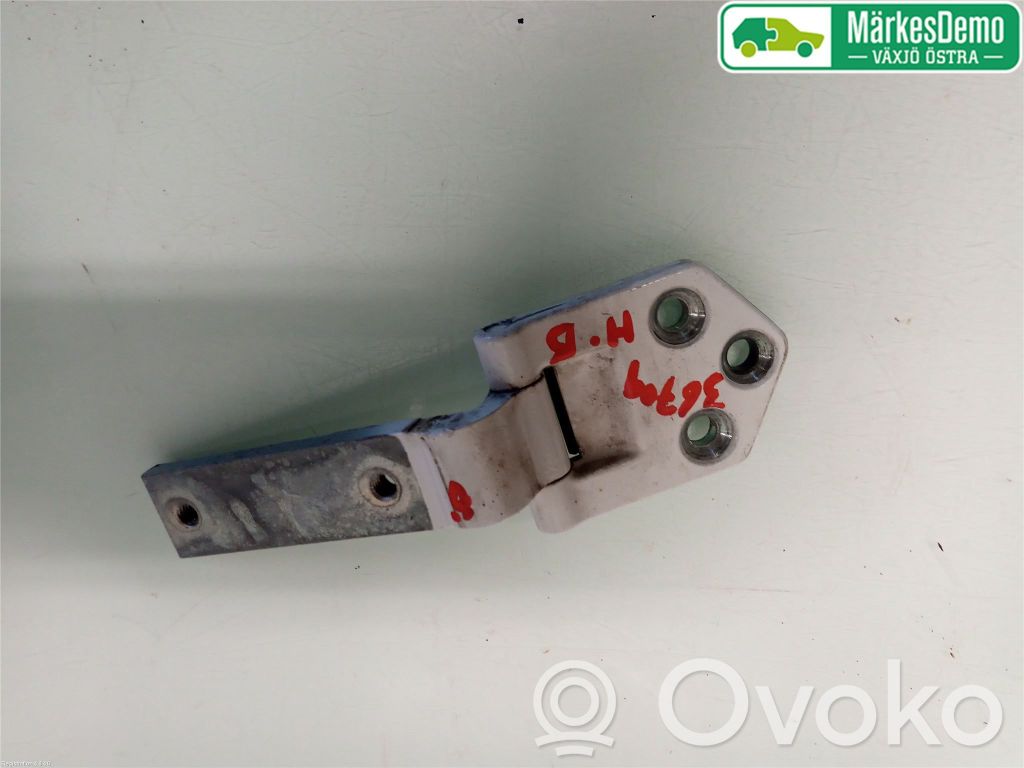 Tailgate/trunk/boot hinge   2K5827152