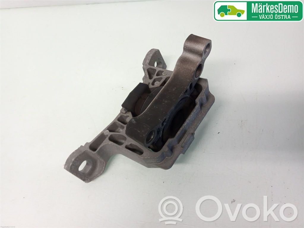 Ford Kuga II Engine mounting bracket 