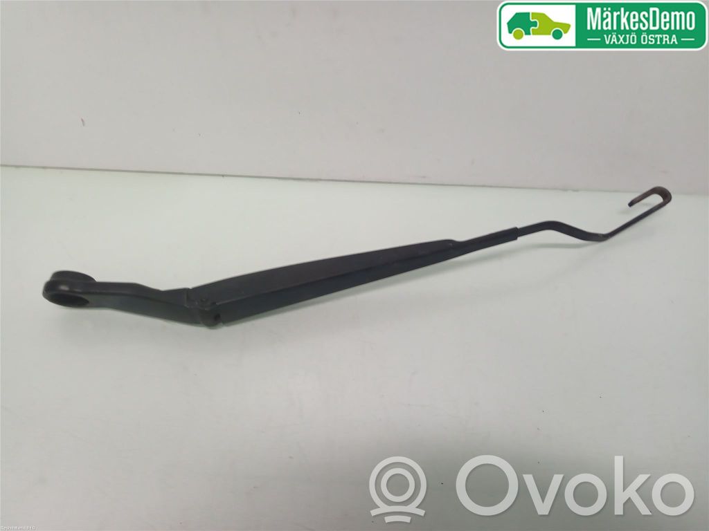 Nissan Note (E11) Front wiper blade arm 