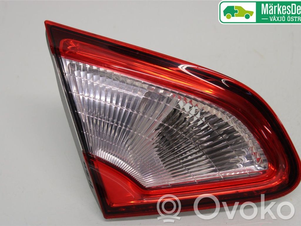 Nissan Qashqai+2 Lampy tylnej klapy bagażnika 