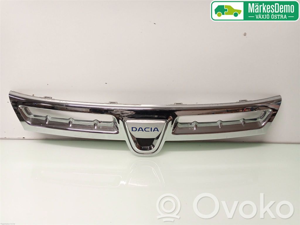 Dacia Duster Front bumper upper radiator grill 