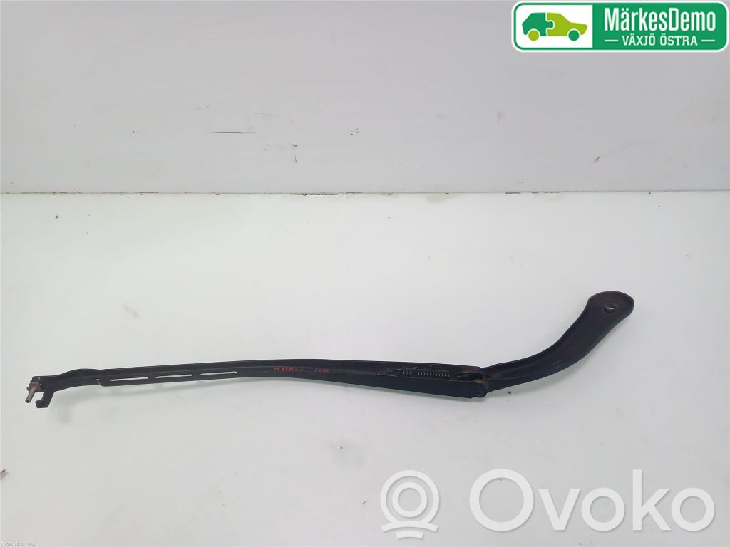 BMW 3 E90 E91 Front wiper blade arm 