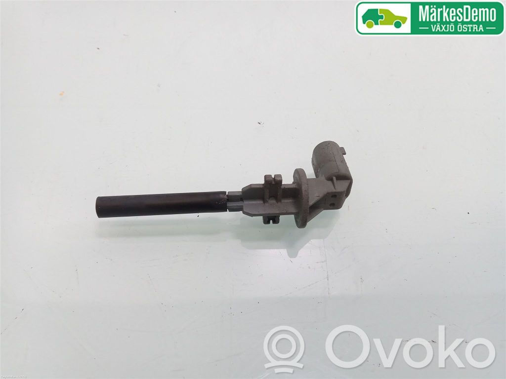 Windshield washer fluid level sensor   17137553919
