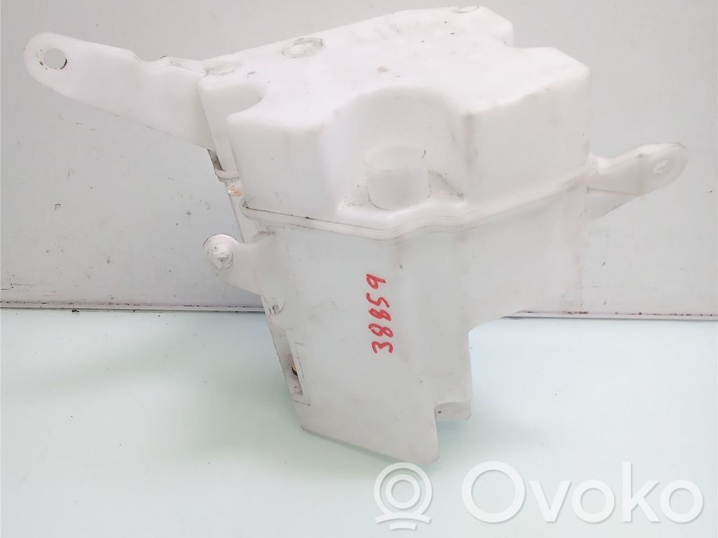 Volvo V70 Windshield washer fluid reservoir/tank 