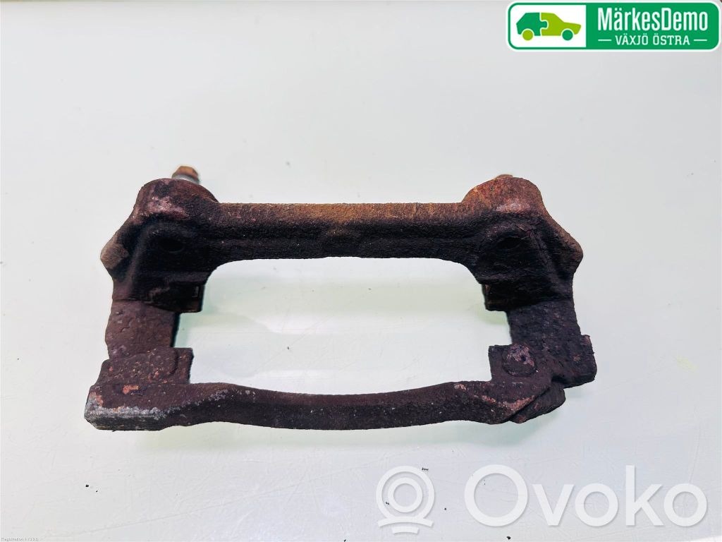 Opel Vivaro Mocowanie przedniego zacisku hamulca 
