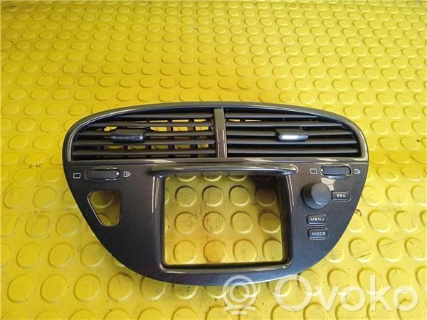 Peugeot 607 Dysze / Kratki środkowego nawiewu deski rozdzielczej 