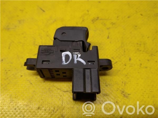 Interruptor del elevalunas eléctrico   25411ED03A