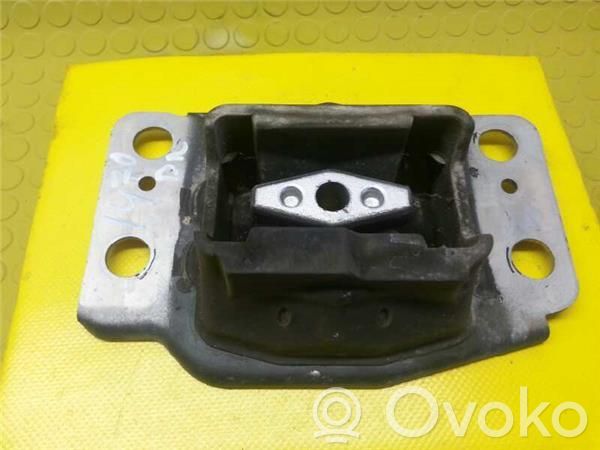Ford Mondeo MK IV Engine mounting bracket 
