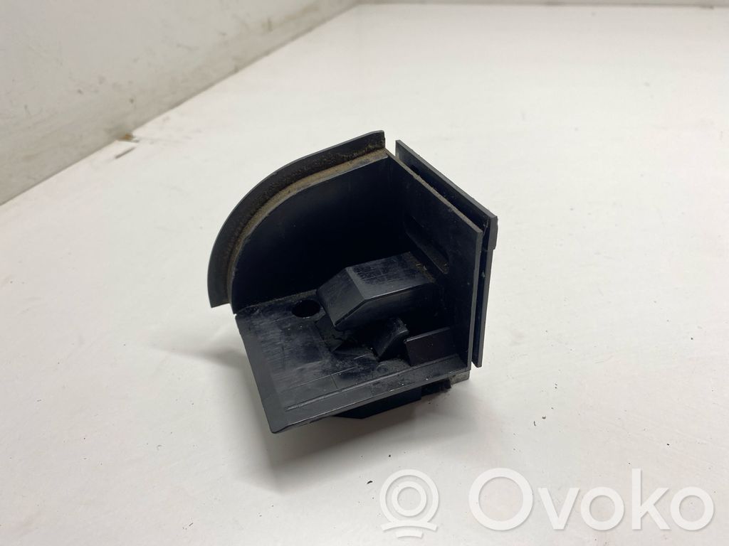 Parcel shelf load cover mount bracket   7160589