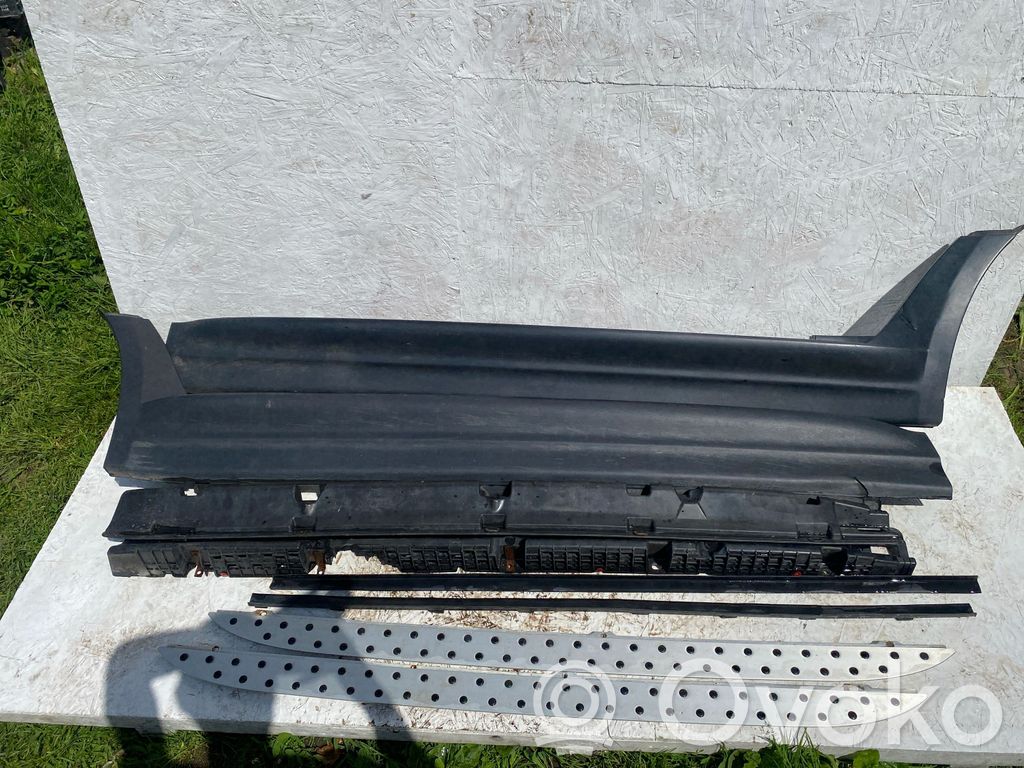 BMW X3 E83 Sill 