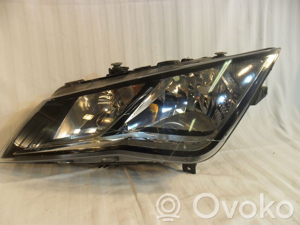 Scheinwerfer   A01129750