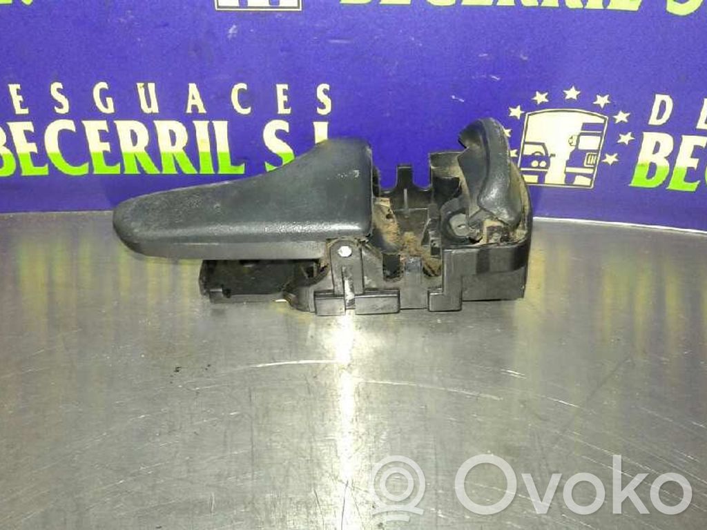 Nissan Terrano Manecilla interna puerta delantera 
