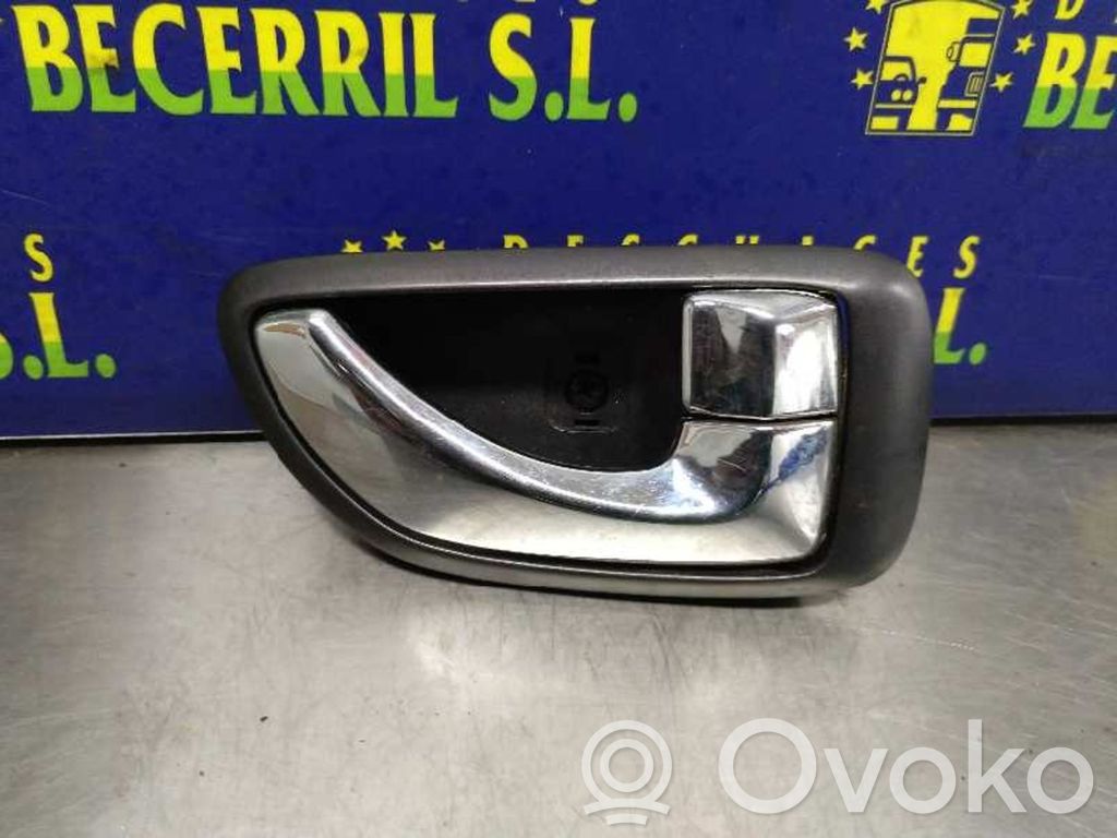 Manecilla interna puerta delantera   826203B000