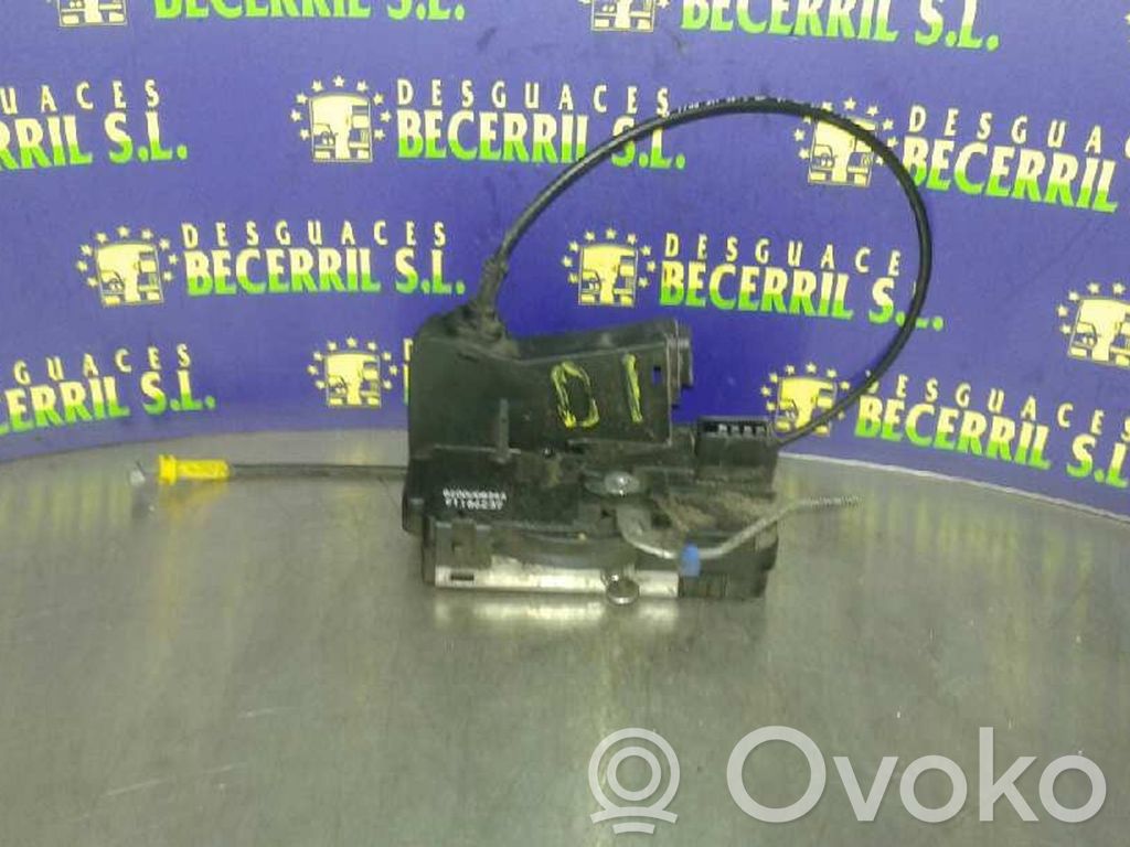 Cerradura de puerta delantera