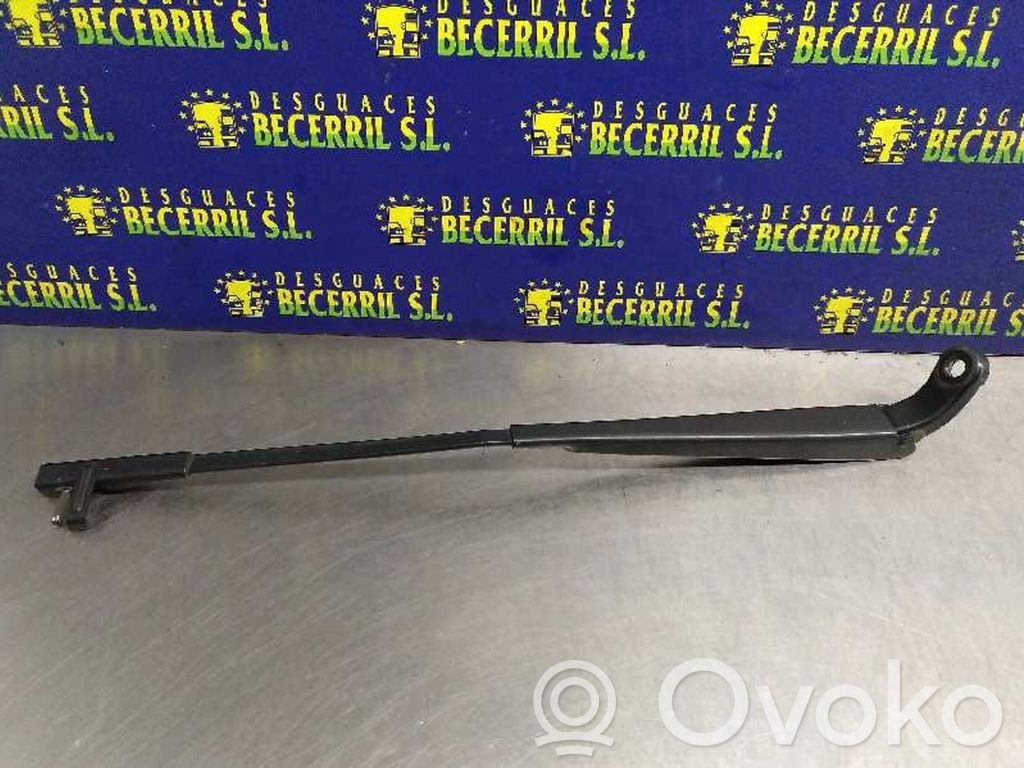Front wiper blade arm
