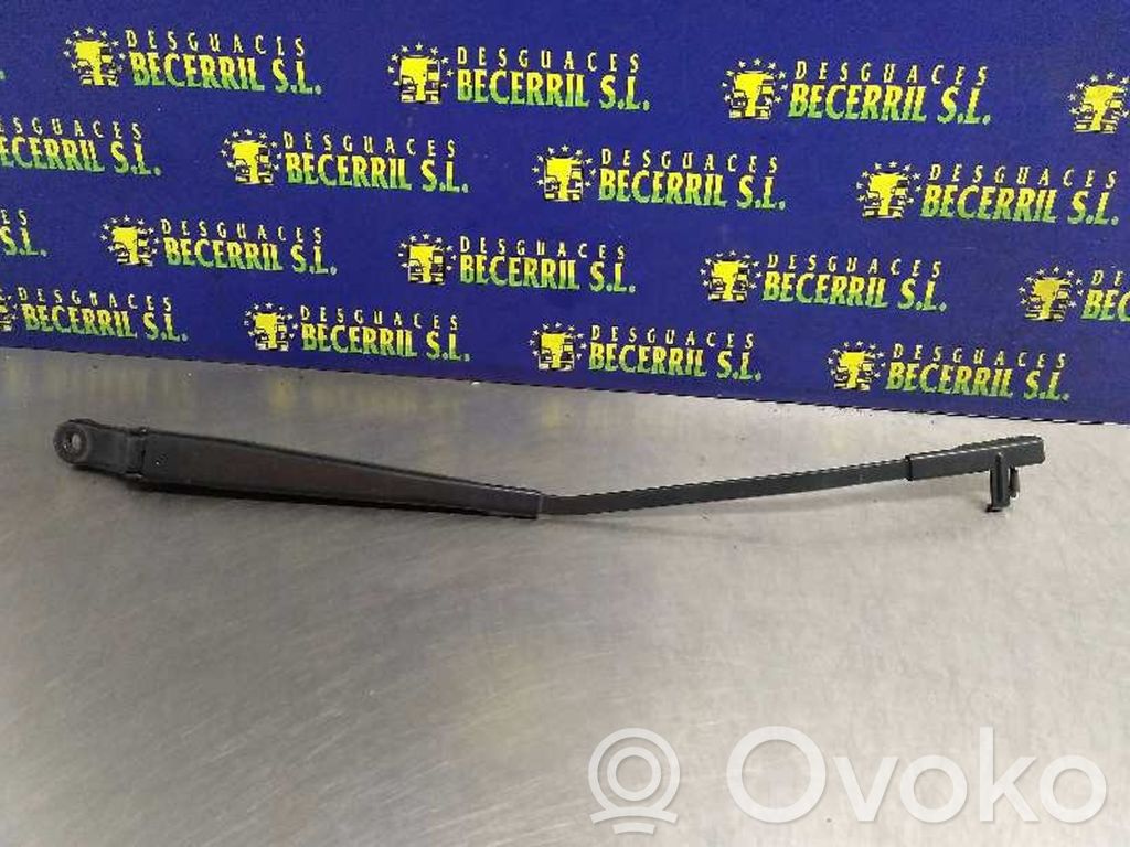 Front wiper blade arm
