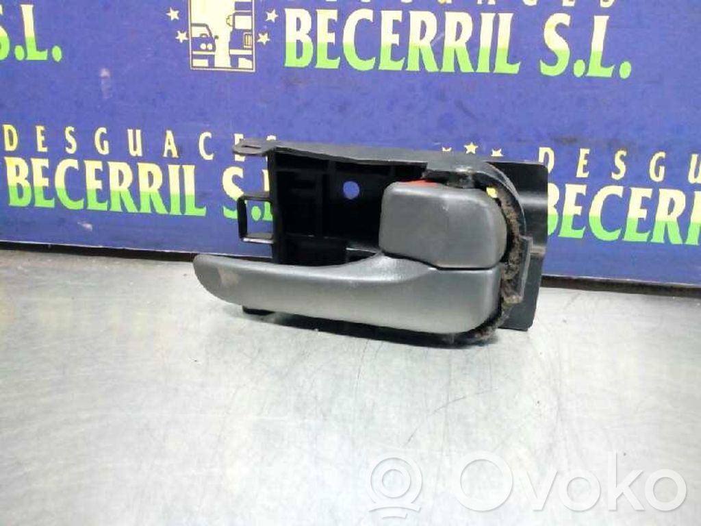 Manecilla interna puerta delantera   806702F001