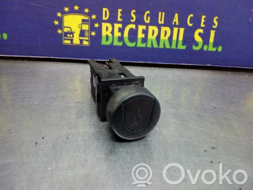 Botón interruptor de luz de peligro