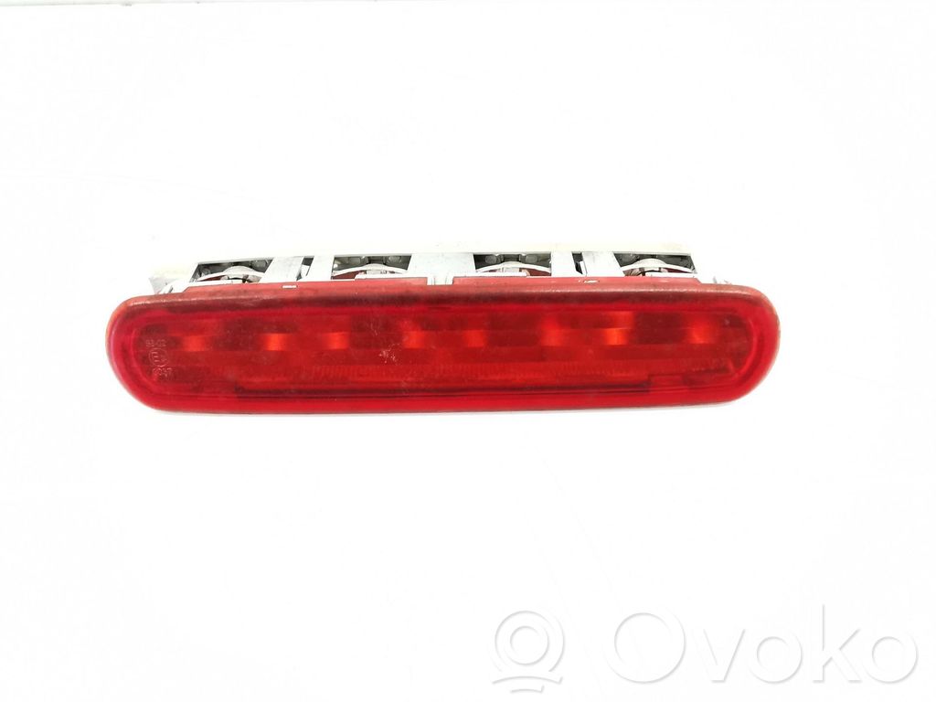 Luz de freno adicional/tercera