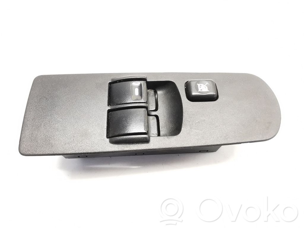 Electric window control switch   MR587959,C8DD342M