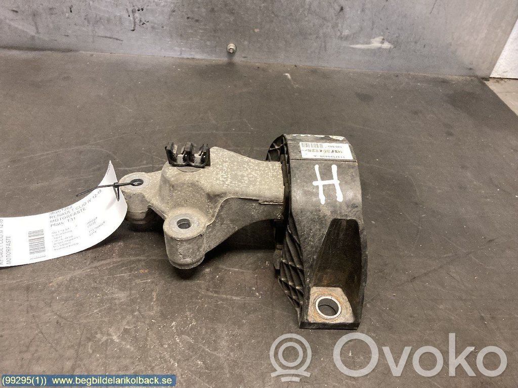 Renault Clio IV Engine mounting bracket 