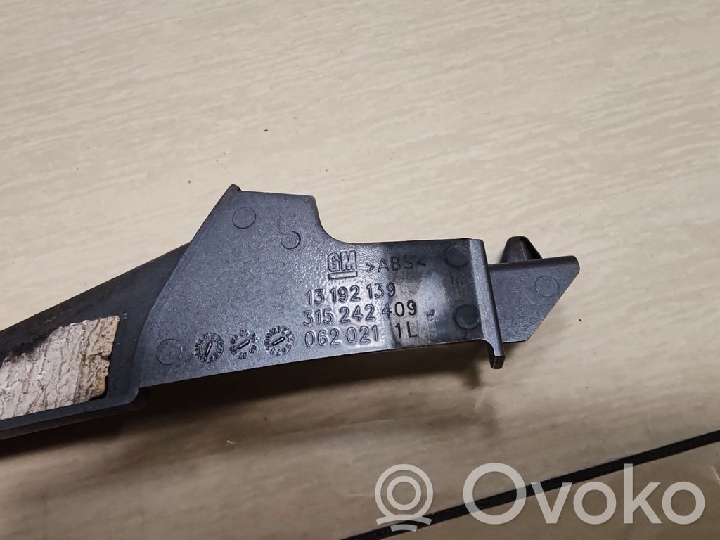 Opel Astra H Panel wykończeniowy błotnika 