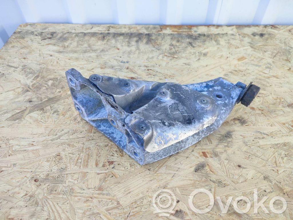 BMW X5 E70 Engine mounting bracket 