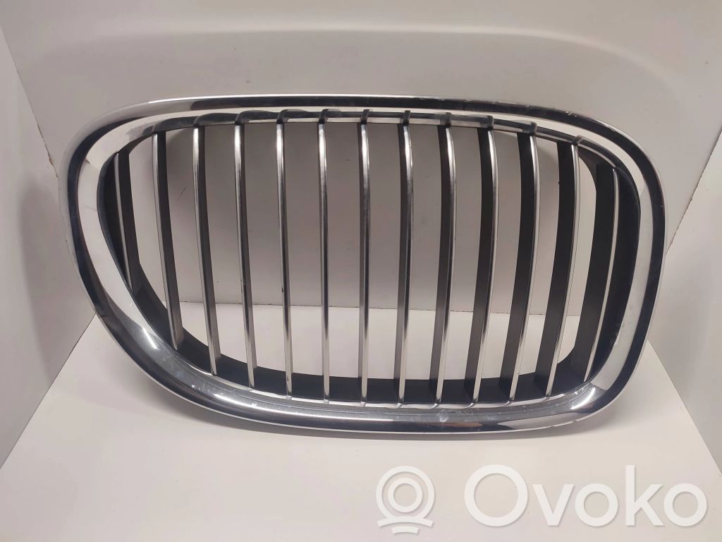 Atrapa chłodnicy / Grill   51117184152