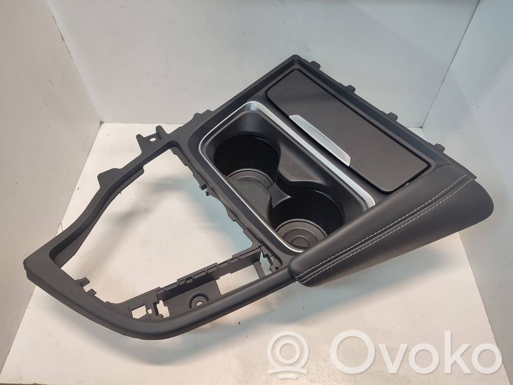 BMW M4 F82 F83 Przedni uchwyt na kubek tunelu środkowego 