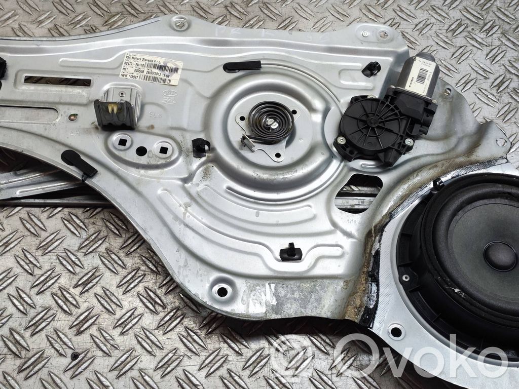 Mechanizm podnoszenia szyby przedniej bez silnika   8247030130,176997,824703U130,000536
