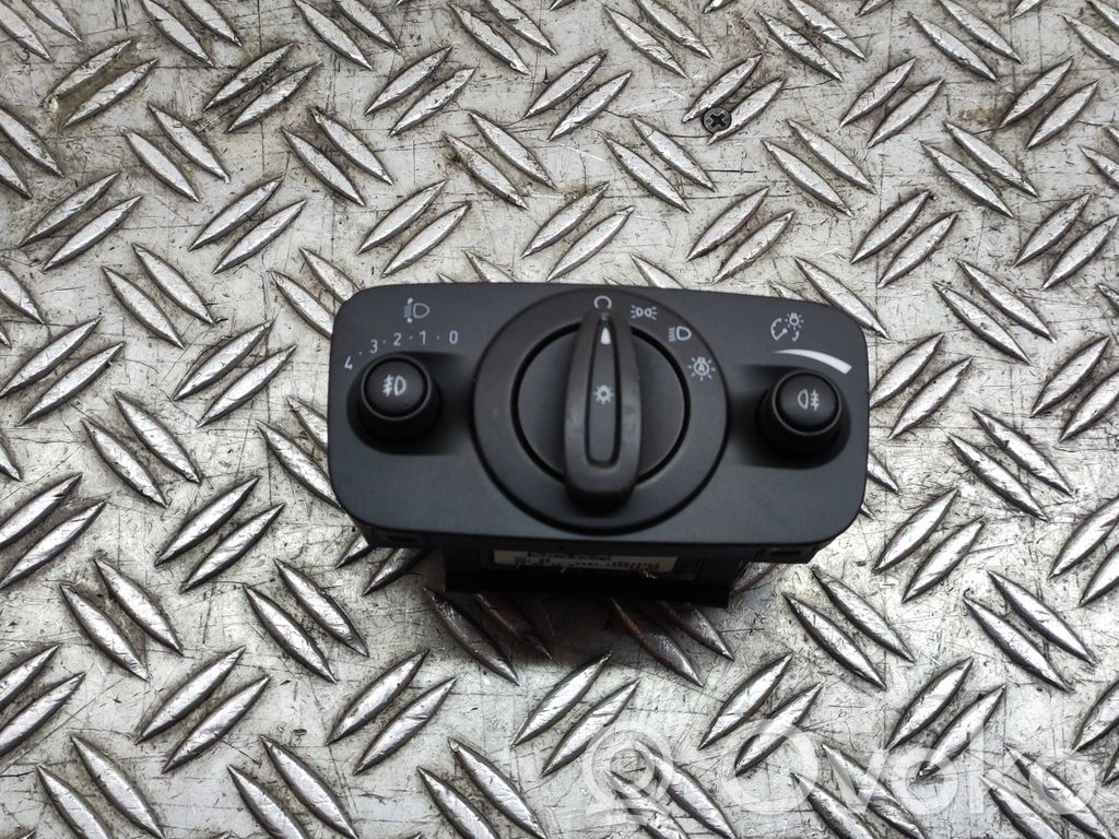 Ford Ecosport Light switch 