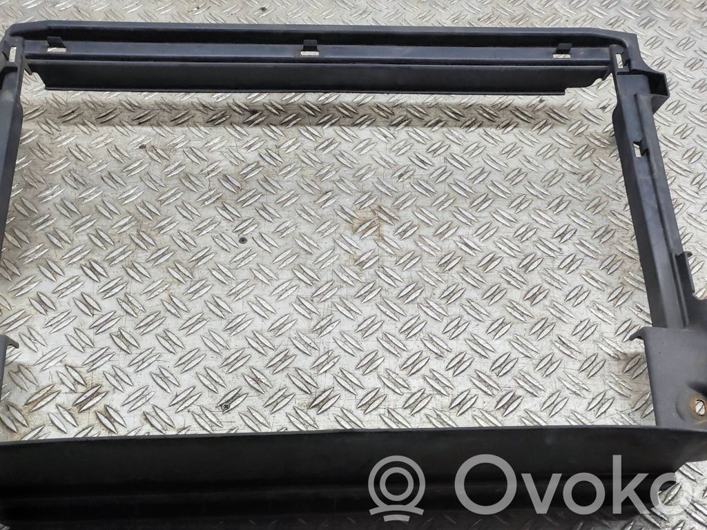 Opel Combo D Pas przedni 