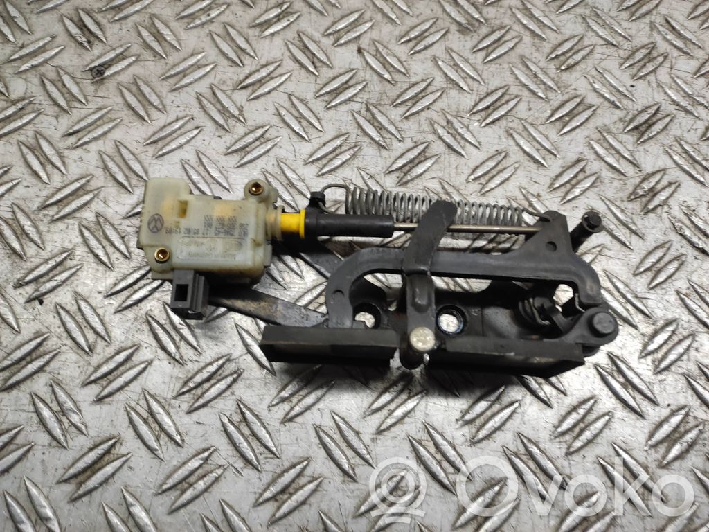 Volkswagen Phaeton Tailgate/trunk/boot open switch 