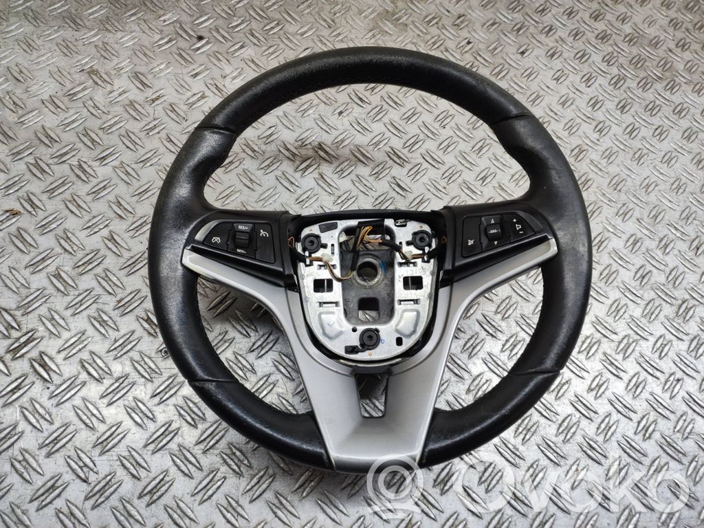 Chevrolet Cruze Ohjauspyörä 