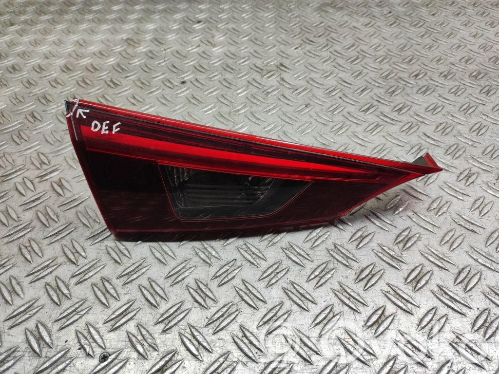 Tailgate rear/tail lights