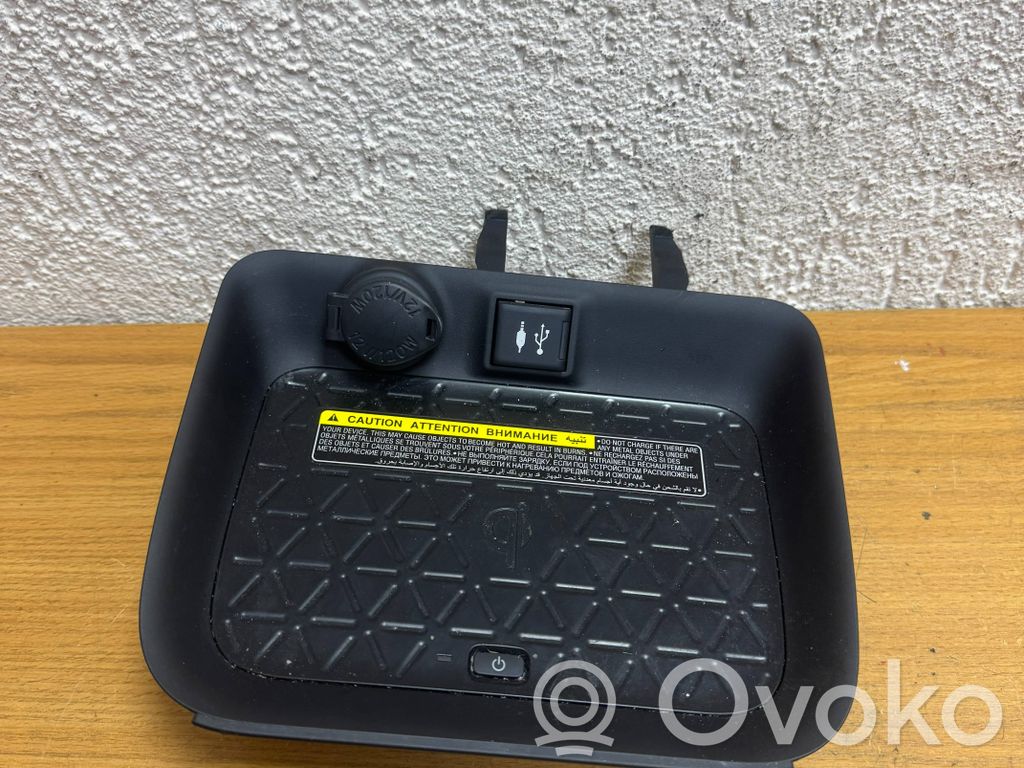 Toyota RAV 4 (XA50) Moduł ładowania bezprzewodowego 