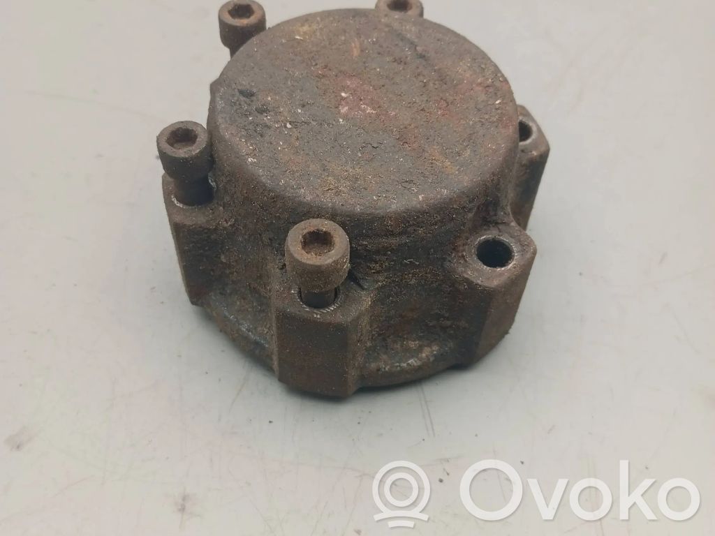 Front wheel hub