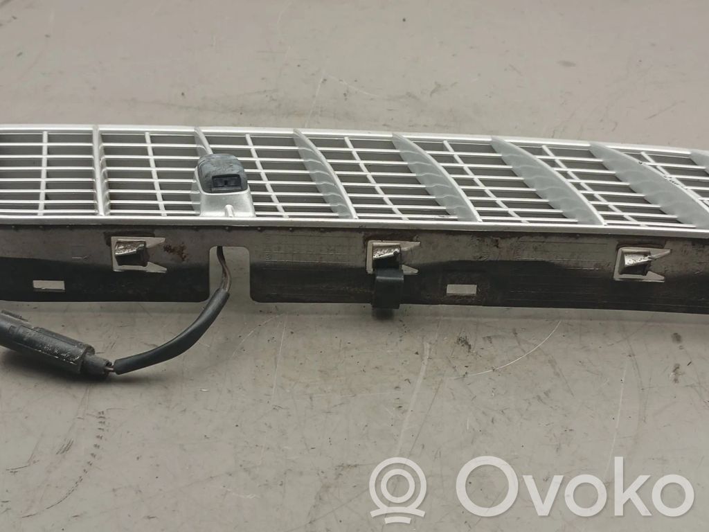 Grille calandre de capot   8402670