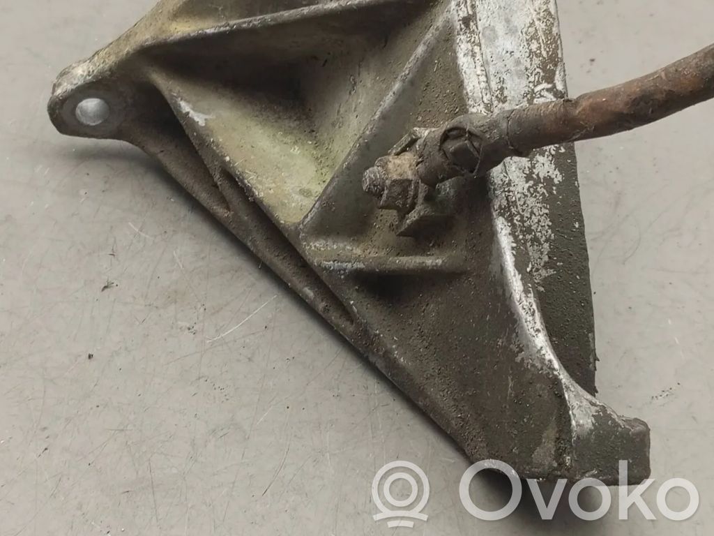 Engine mounting bracket   1129806