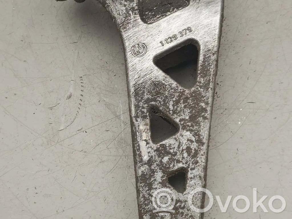 Engine mounting bracket   1129379