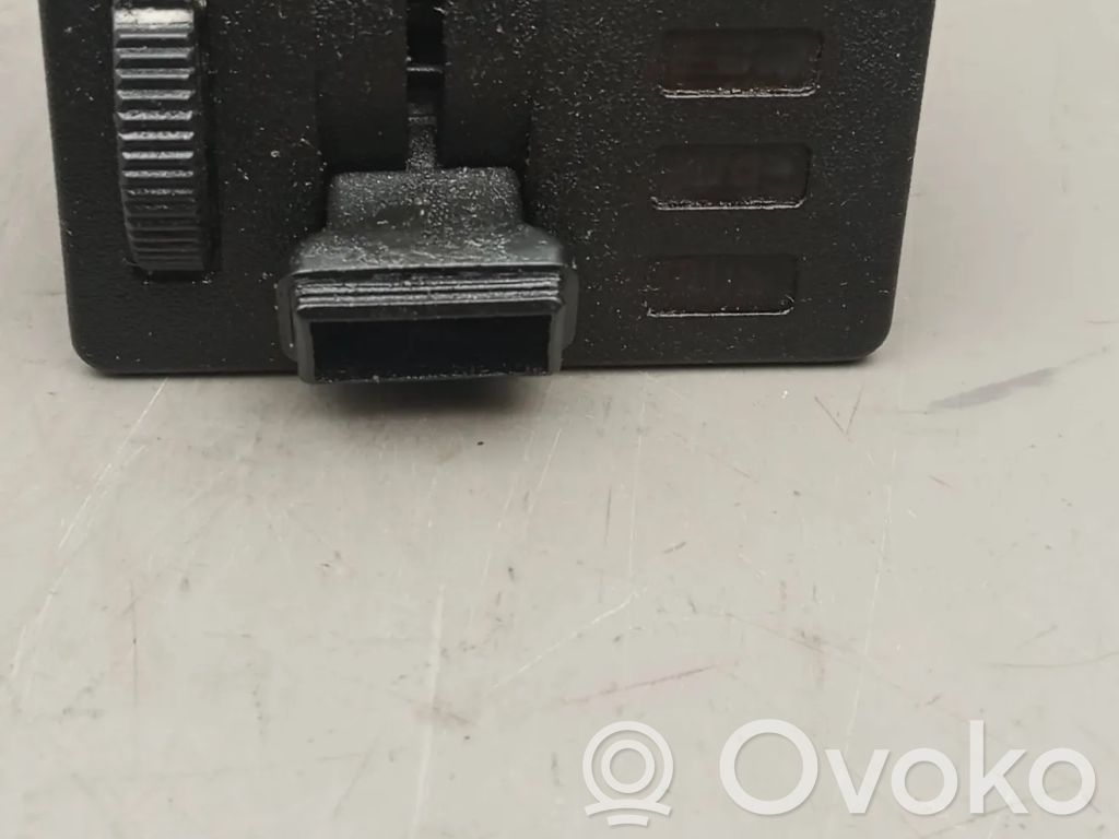 Light switch   1369941