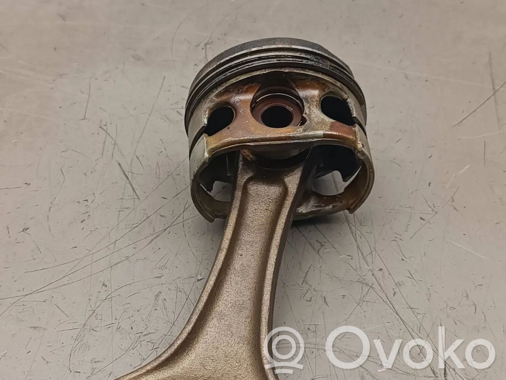Piston with connecting rod   522P