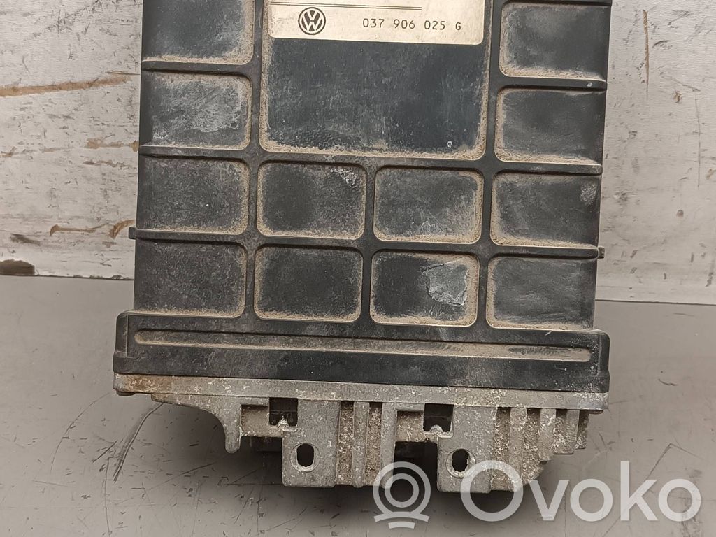 Volkswagen PASSAT B4 Engine control unit/module 